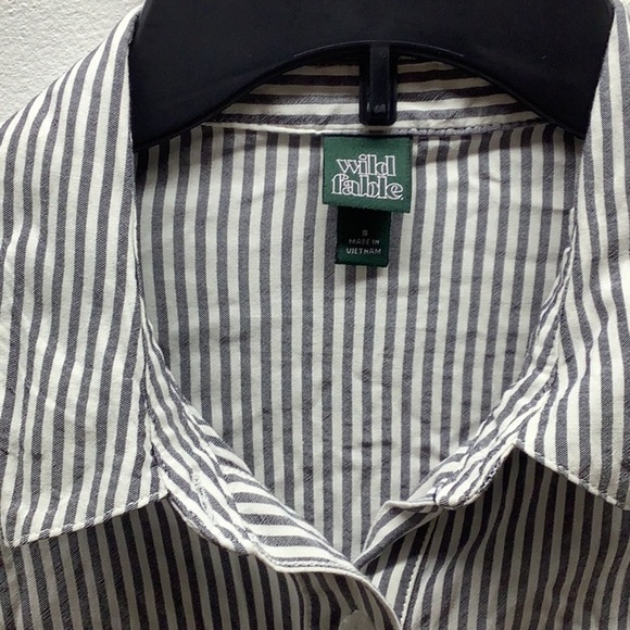 Wild Fable Size Small Monochrome Striped Shirt. Preloved - Picture 3 of 7